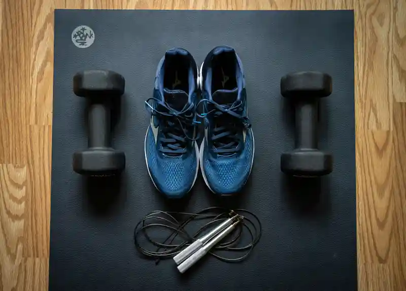 Running shoes, dumbbells and jump rope – fitness gear covered by Fit-Strive